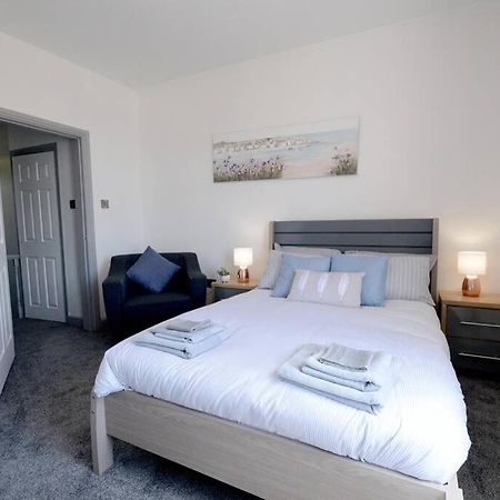 Renovated House Near Darlington Train Station. Villa Buitenkant foto