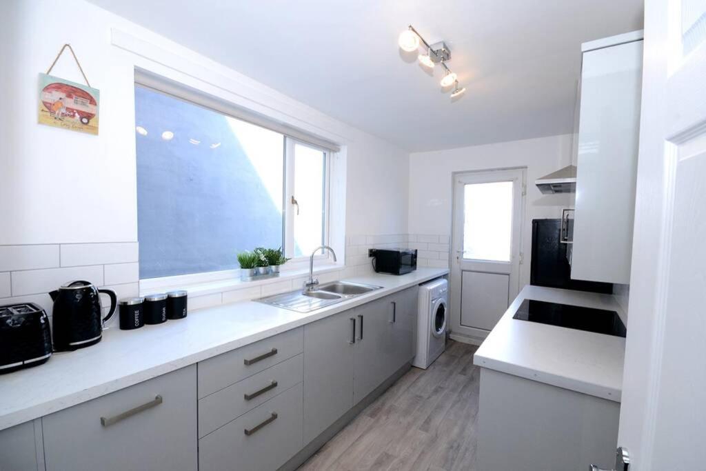 Renovated House Near Darlington Train Station. Villa Buitenkant foto