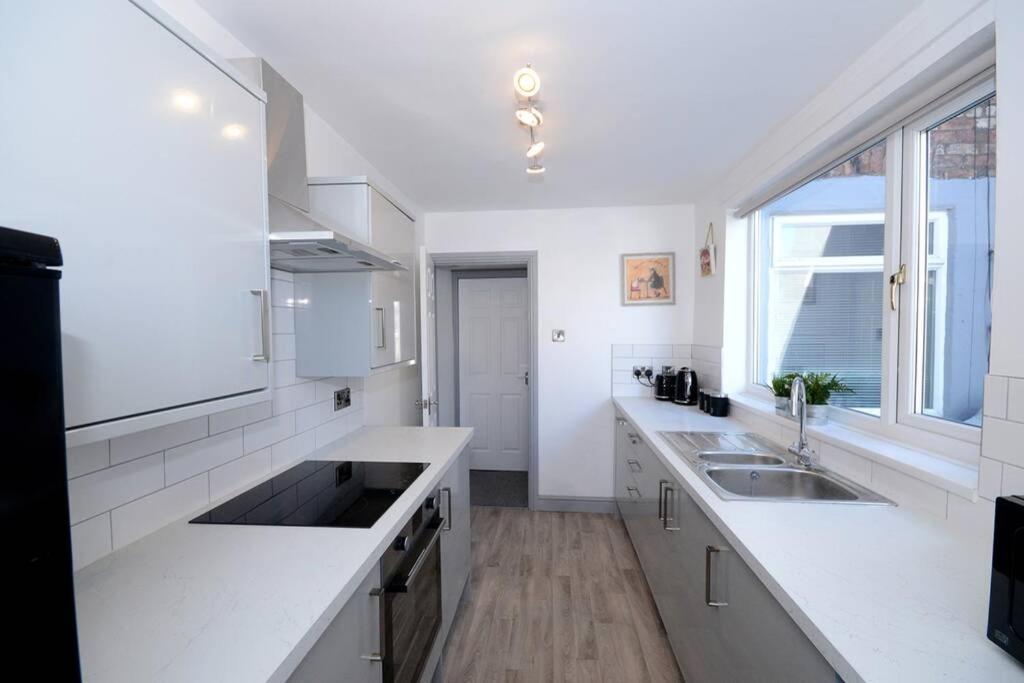 Renovated House Near Darlington Train Station. Villa Buitenkant foto